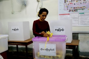 Stranka Aung San Suu Kyi dosegla absolutno večino