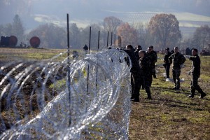 Slovenija: Hrvaško vznemirjenje zaradi ograje je "povsem nepotrebno"