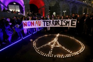 Po vsej Franciji shodi v spomin na žrtve napadov v Parizu