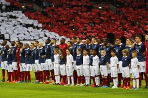 VIDEO: Angleški Wembley pel Marseljezo s Francozi