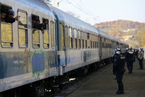 Po nočnem vlaku v Dobovi pričakujejo še en vlak z okoli 1100 migranti