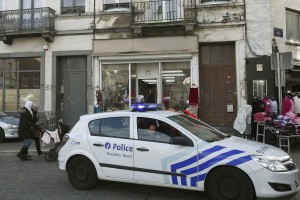 V Bruslju nove policijske racije, Belgija bo začela zapirati povratnike iz Sirije