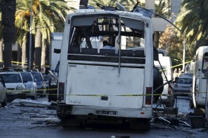 Islamska država prevzela odgovornost za samomorilski napad v Tunisu