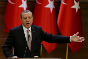 Erdogan zanika, da bi Turčija kupovala nafto od Islamske države