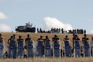 ZDA pritisnile na Turčijo, naj zapre mejo s Sirijo za Islamsko državo