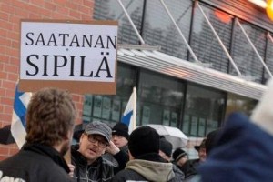 Jezni Finci za ulicah: Zaustavite muslimanske posiljevalce!
