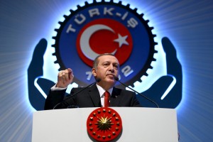Erdogan vrača udarec: Ne jaz, Rusi trgujejo z nafto IS