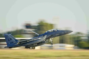 Tako tolčejo po džihadistih, da jim zmanjkuje bomb in raket
