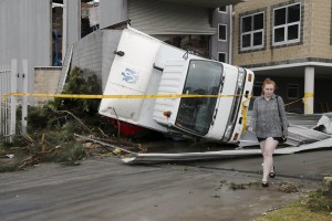 Tornado v Sydneyju pustošil z več kot 200 kilometri na uro