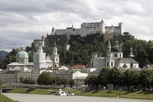 V Salzburgu aretirali domnevna pomagača napadalcev v Parizu