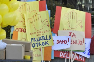 Koalicija Za otroke gre! verjame v zavrnitev novele na referendumu in napoveduje nov zakon