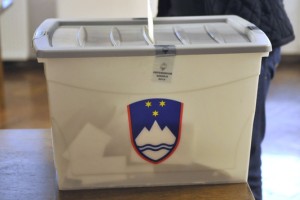 Na referendumu predčasno glasovalo 24.480 volivcev ali 8728 več kot ob družinskem zakoniku
