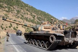 V turški ofenzivi proti PKK naj bi bilo več kot sto mrtvih