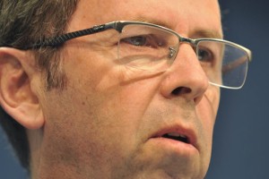 Župani Cerarju prinesli 144 podpisanih izjav za odstop Mramorja