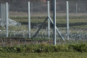 V Alpe Adria Green zaradi postavitve bodeče žice na meji kazensko ovadili vlado
