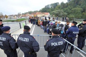 V Avstriji med begunci odkrili domnevna džihadista, osumljena umorov in mučenja