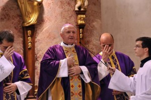 Nadškof Zore: Kesanje, ki je dar, ki nas najbolj dela ljudi