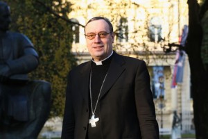 Mariborski nadškof Cvikl obiskal ljudsko kuhinjo Betlehem