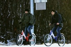 Norveška migrante deportira, kot so prišli – na kolesih 
