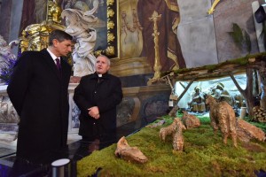 Zore in Pahor sta si ogledala jaslice v ljubljanski stolnici