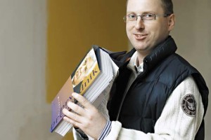  K. Zbačnik: Tudi simbolni zažig Kučanove knjige je lahko javni performans
