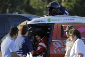 Prva Kitajka na reliju Dakar na prologu povzročila nesrečo
