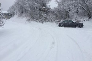 F&V: Močno sneženje ovira promet
