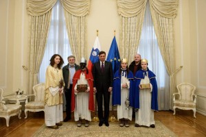 Pahor na praznik treh kraljev sprejel kolednike