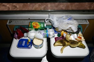 Odvratno: za migranti na vlakih ostaja pravi svinjak (FOTO)