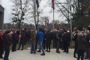 Krajani Kidričevega izžvižgali Šefica: "Migranti v Stožice"
