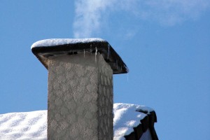 Fant igral božička in za tri ure obtičal v dimniku