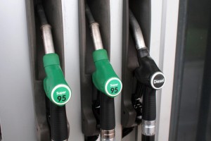 Gorivo že šest let ni bilo tako poceni, dizel pod evro za liter