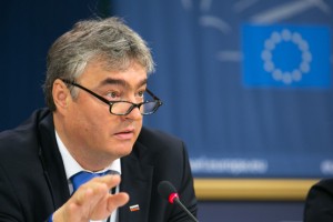 Zver: Slovenija še bolj kot Poljska potrebuje pomoč Evrope na poti v vladavino prava