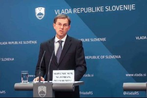 Cerar sem. Ne jamram. Se zgolj sprenevedam in brijem norca iz vas.
