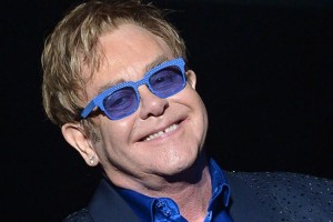 Glasbenik Elton John se bo bolj posvečal družini