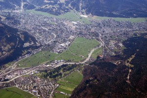 S koronavirusom okužena Američanka v nemškem Garmischu veselo žurala in širila okužbo