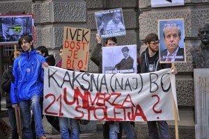 Študentje Svetlika pozvali k odstopu: "Ivek, dost je blo!"