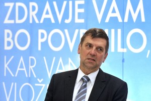 V Vzajemni naraščajo stroški, kar 600 tisoč evrov za odvetnike