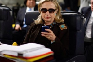 Clintonova znova v težavah zaradi elektronske pošte