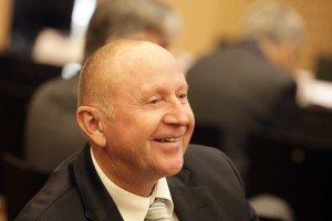 Šešok mastno služi z najemninami