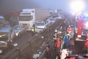 8 nesreč, 56 vozil in 128 oseb