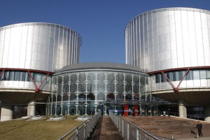 ESČP: Spletni mediji niso odgovorni za "žalitve in nesramne komentarje"
