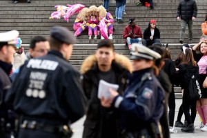 Köln še naprej ni varen za ženske: na karnevalu zabeležili 35 prijav spolnih napadov