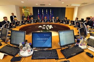 Vlada mora razkriti magnetogram seje o kandidatih za evropskega komisarja
