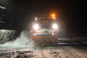 Burja, sneg in padavine ponoči povzročili nekaj nevšečnosti