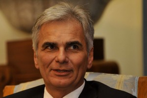 Faymann: Avstrija vztraja pri kvotah za begunce