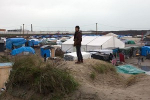 Francozi imajo kaosa dovolj, "džunglo" v Calaisu so začeli prazniti