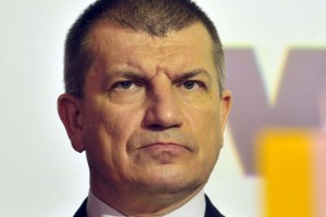 Po izključitvi iz izvršilnega odbora SDS je Dragutin Mate izstopil iz stranke