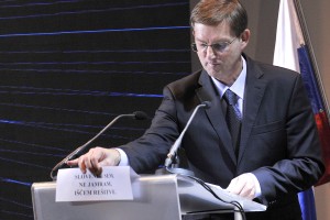 Cerar: Ni razloga, da bi se poslušalo tiste, ki spodbujajo k nestrpnosti in strahu