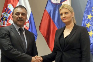 Györkös Žnidarjeva in Orepić za sodelovanje v migrantski krizi 